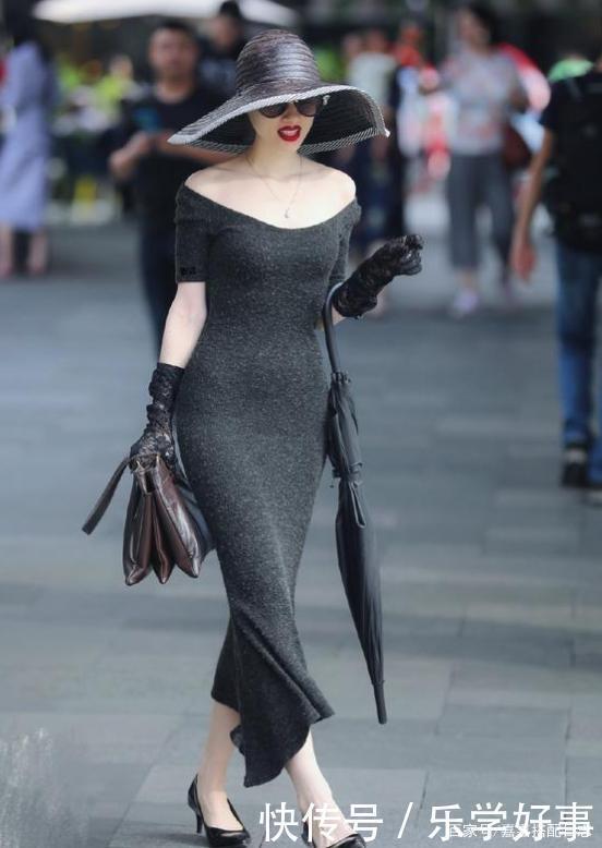 穿上黑色露肩连衣裙,漂亮美眉也能韵味十足,艳压群芳