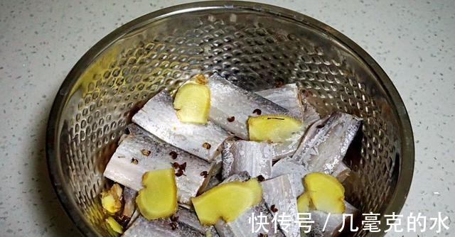 酥脆|想要孩子长得高就吃红烧带鱼，酥脆美味，细嫩美味，营养补钙！