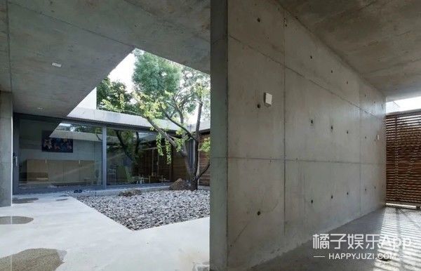 一夜之间，就被全网喊要求退钱？