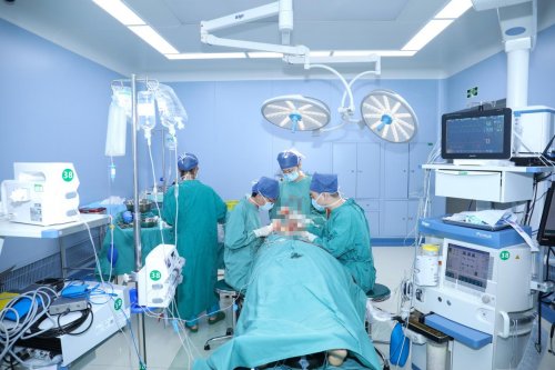 少年|西安国际医学中心整形医院孙峰主任 成功救治16岁阳光斗“痣”少年