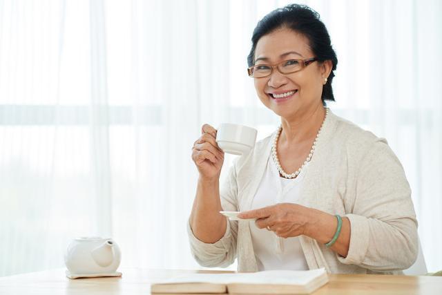 特征|人到老年,有这7个特征,说明你还很年轻,你有吗