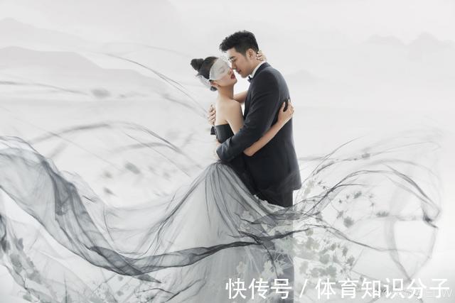 吴冠希|女排张常宁官宣结婚,晒与老公吴冠希婚纱照,两人挽手甜笑超幸福