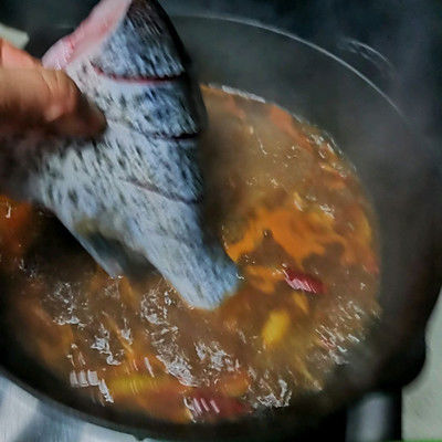 十三香|铁锅炖鱼贴饼子