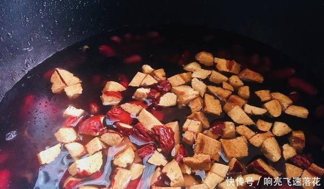 比黄磊老师做法还简单的东北粘豆包,1不和面2不放糖,软糯香甜!