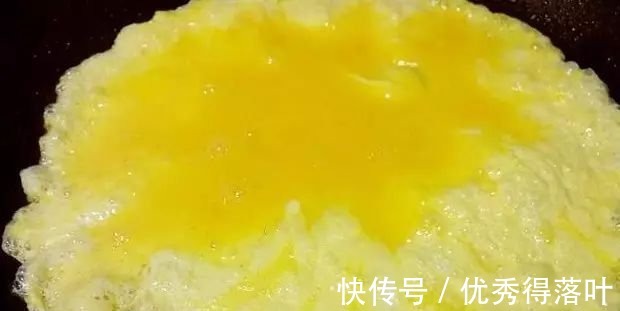 西红柿|西红柿别再煮汤了，和这两种食材一起炒更好吃，你试试就知道~！