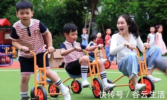 90后|90后辣妈给儿子开家长会,却因穿着惹争议,孩子尴尬抬不起头