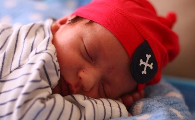 胎膜|25岁宝妈喜得双胞胎,剖腹产取出第二个宝宝,医生护士蒙了