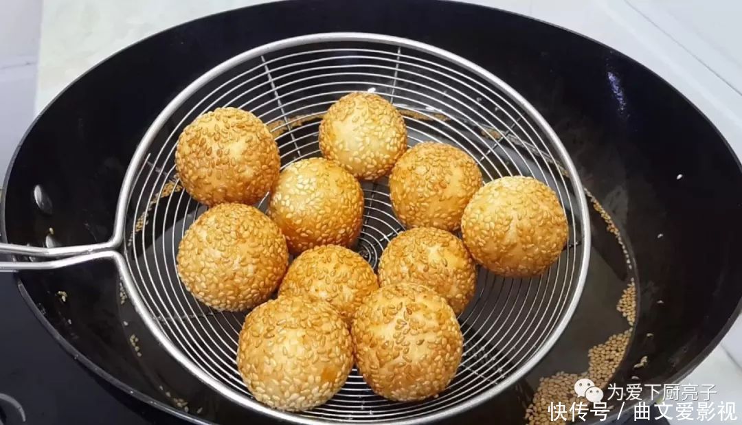 大米团子|3勺糯米粉,1碗大米,教你简单一做,比麻团做法简单,比锅巴好吃