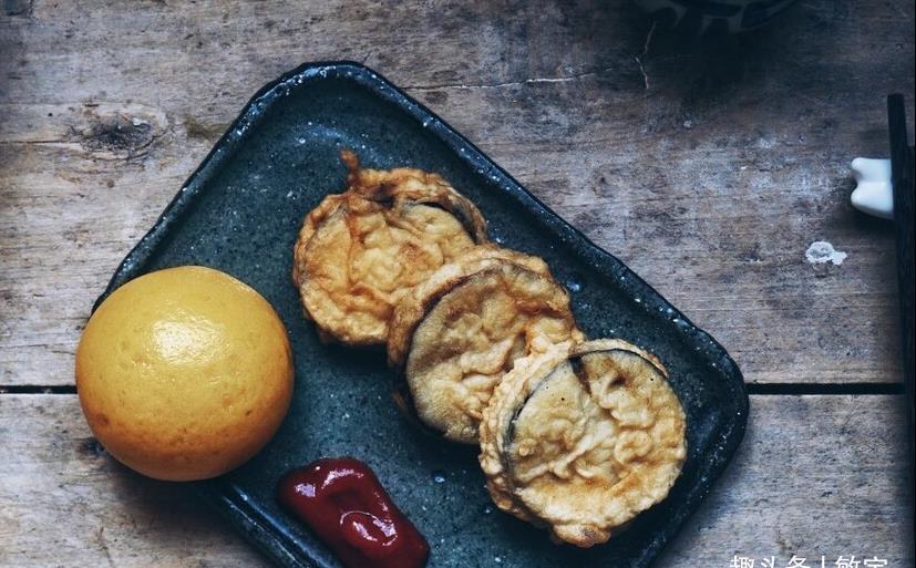 炸茄盒调糊是关键,别只会用水调了,教你正确方法,茄盒又香又脆