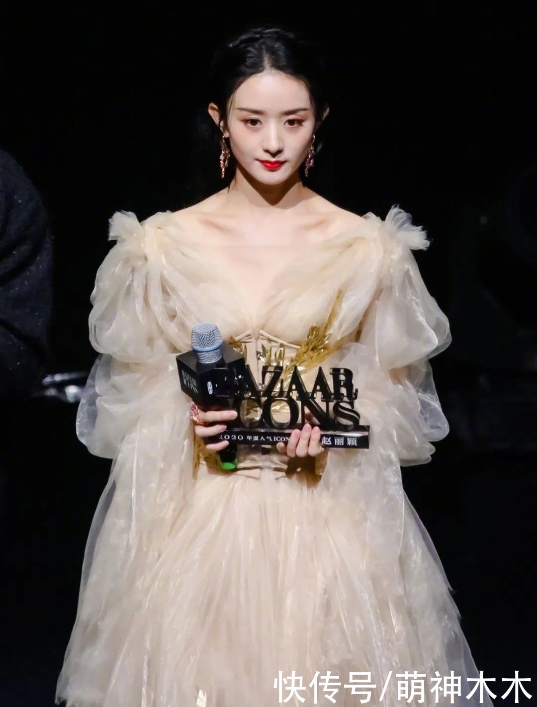 洪晃与苏芒的十年恩怨,被赵丽颖用一条裙子解决了