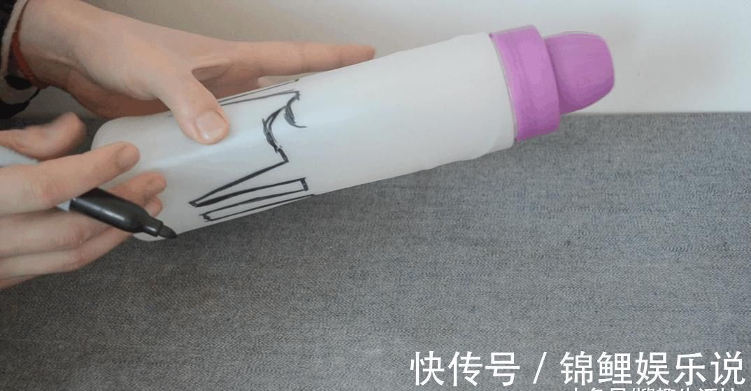 洗衣液瓶子别扔了, 简单剪几刀, 放在厨房这样用, 人人见了都夸好