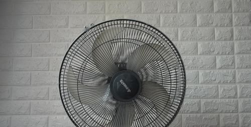 不管电风扇多脏，教你不用拆下清洗，几分钟变得干净无灰尘，实用