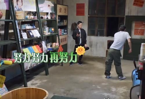 张艺兴|张艺兴录制《向往5》做私事导致晚睡晚起,是敬业?还是失德?