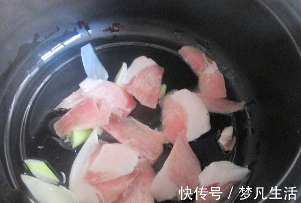 大白菜|冬天这菜要多吃，它是血管“保护神”，清热解毒防感冒，多吃极好