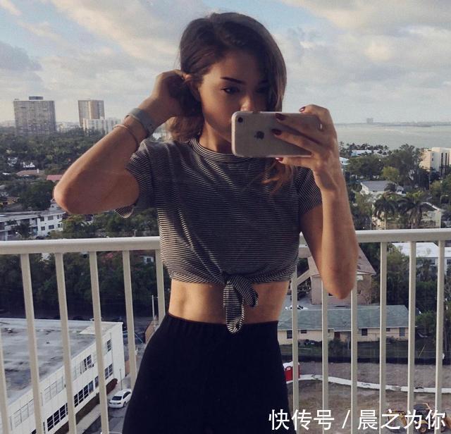 好身材|高颜值健身模特,好身材太吸睛,两个动作练同款