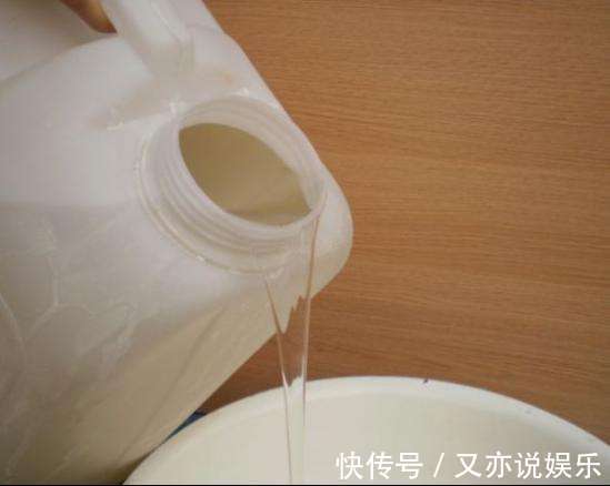 保洁阿姨教我这样擦玻璃，一个月只擦一次，还是很干净