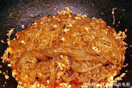 炒粉条时,需要事先焯水吗做错了,难怪粉条不顺滑还易粘锅