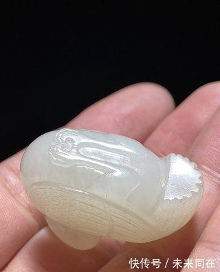 阴线!清乾隆和田玉籽料 白玉 庭院仕女 子冈牌 诗文牌