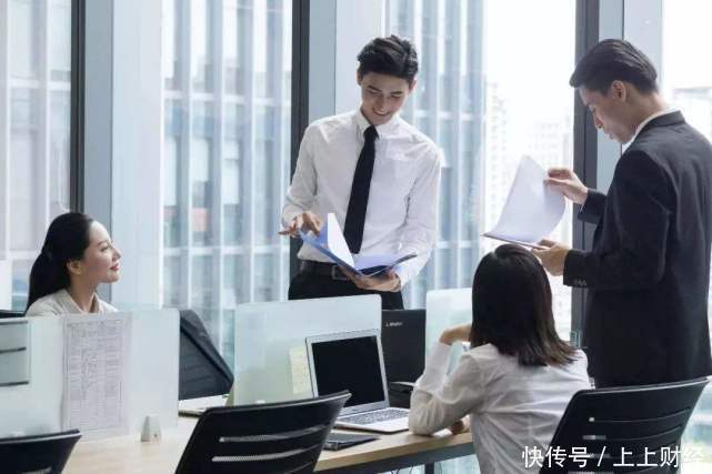 缴纳|为什么越来越多的年轻人,放弃缴纳社保?答案很现实