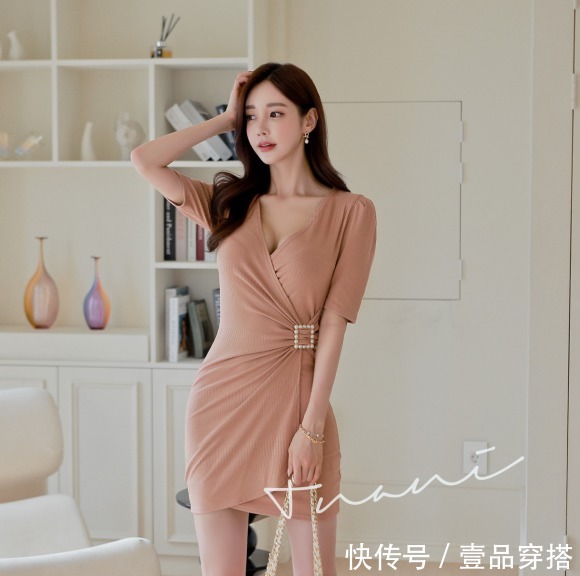 孙允珠|女神孙允珠时尚搭配:雪茄咖啡哈瓦那情调束腰衬裙