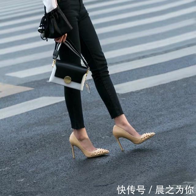 尖头 尖头细跟鞋演绎出了高贵,乍一看给人一种完美的时尚氛围