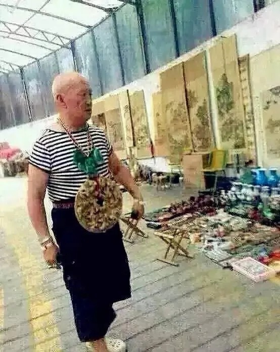 朋友|玩文玩的朋友都追求越大越好