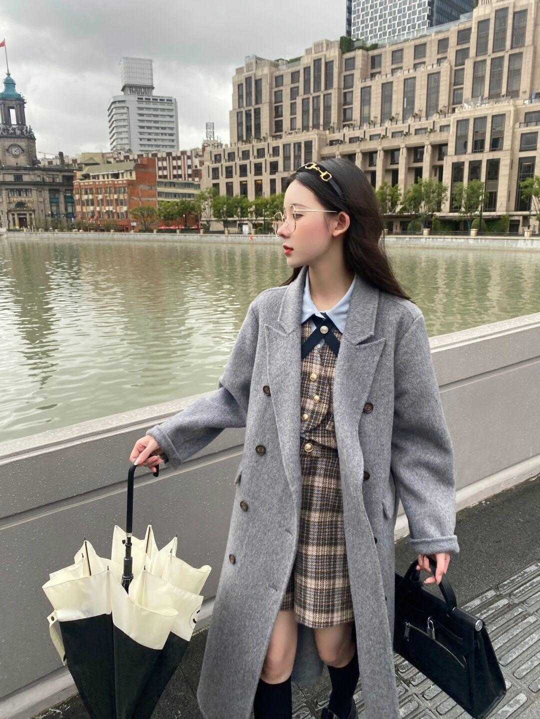 经典色 高级灰如何穿搭更显高级,这几款大衣别错过了,洋气精致又显气质
