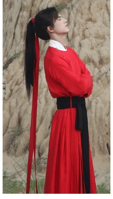 花城|看了《天官赐福》双男主造型,张凌赫翟潇闻距离大火,仍存在差距