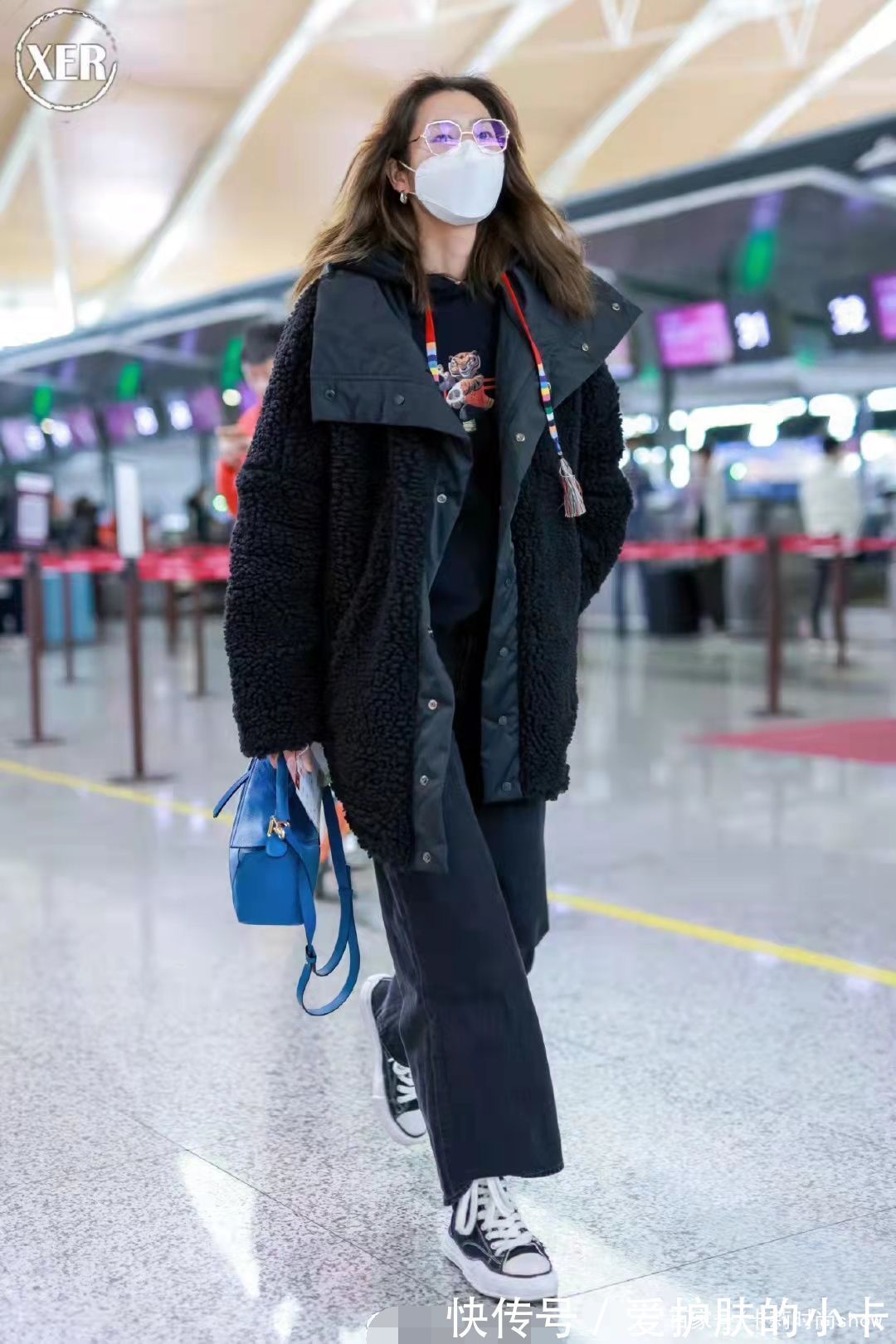 编辑搜图 刘雯街头随拍,走简约路线依旧大气有范,骨子里的超模气质学不来