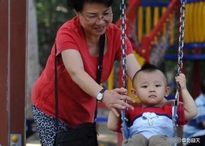 奶奶|孩子眼里的奶奶和外婆有什么差别？听听这3个孩子的回答！