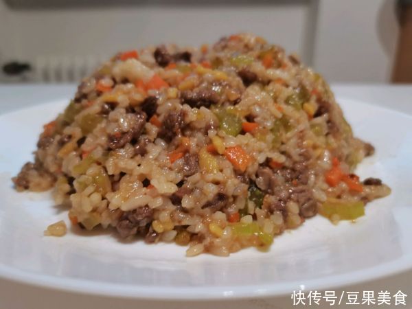 零失败香喷喷吃不够的牛肉饭，大厨原来这么好当