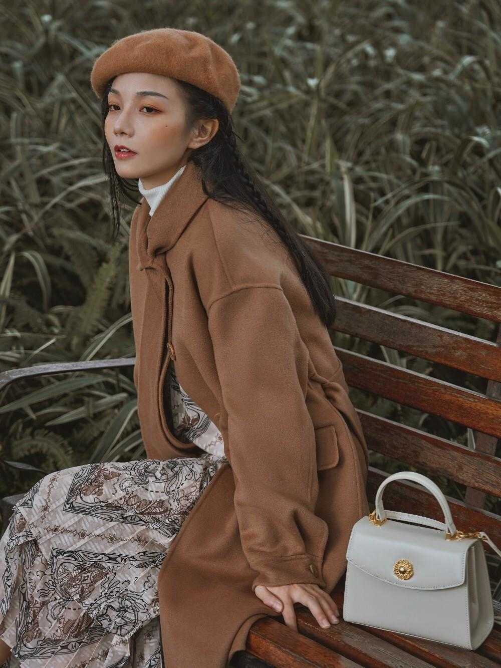 博主 秋冬天快速出门的“偷懒秘籍”，大衣连衣裙叠搭，上身效果yyds