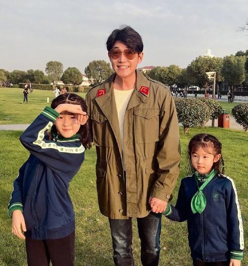 作业|陆毅晒照庆祝爱女生辰,12岁贝儿庆生也不忘写作业,太懂事