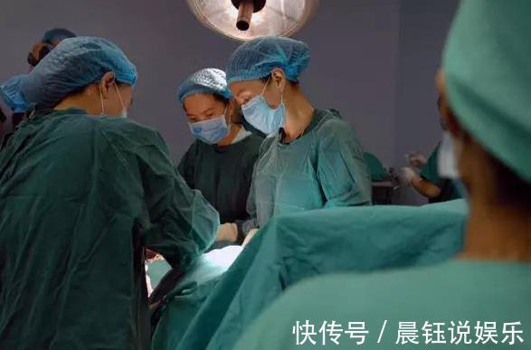 全家|孕妈怀上三胞胎全家开心,医生抱出第三个孩子后,又有意外发现!