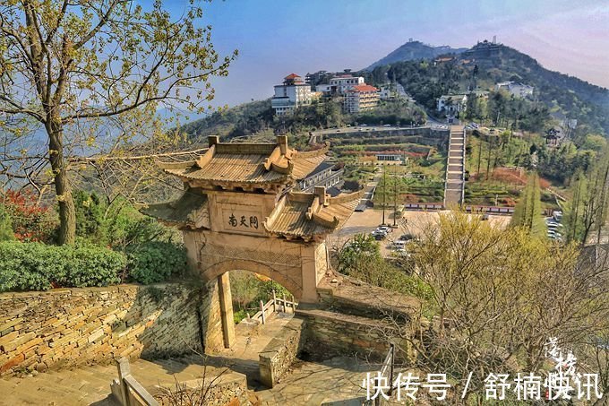 宫殿#花木兰替父从军后竟然隐居在这里,五百多米的山建满了宫殿