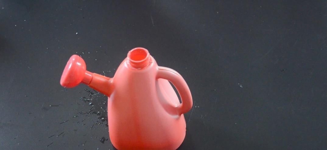 烟头加洗衣粉用水泡一下, 没想到还有这个作用, 看完你会感谢我的