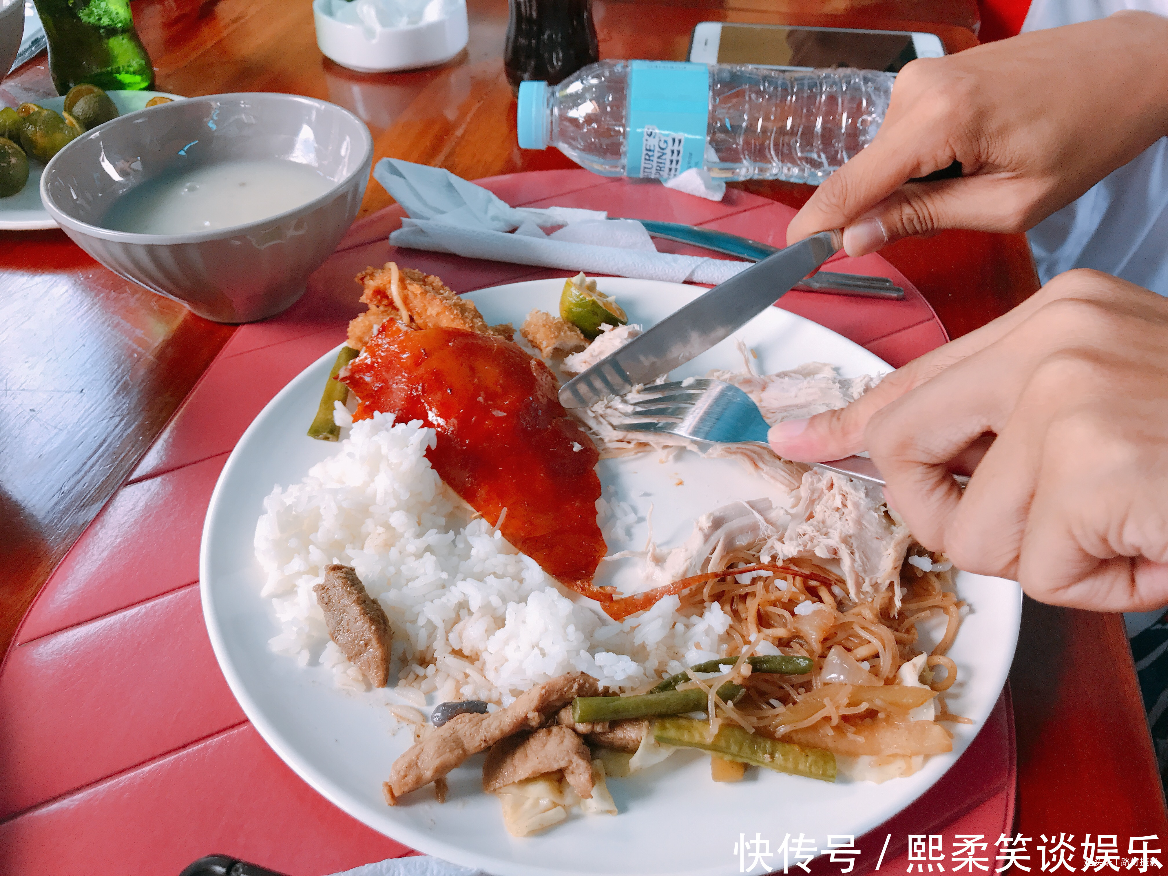 乳猪就|在菲律宾“二师兄”活不过一岁,就被烤着吃了,看着有点残忍