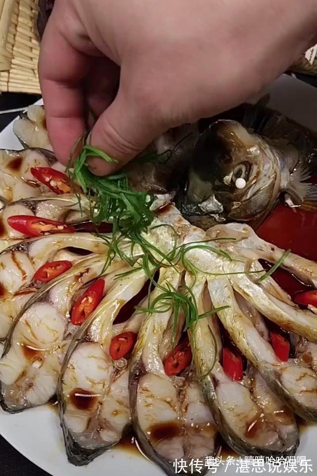 制作简单,上手快,活鱼的最高礼遇之清蒸武昌鱼!