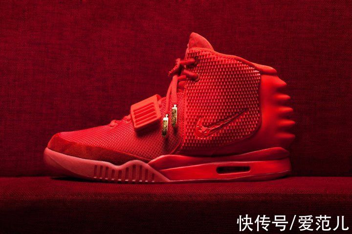 字体 Yeezy 新 Logo 太像沃尔玛，大公司的新 Logo 怎么越改越像？