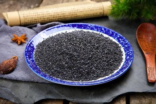 多吃黑芝麻能让头发变黑？这样做更能恢复头发活力