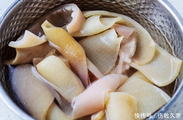 做猪皮冻,前4步是关键,保证晶莹剔透,Q弹爽滑,没腥味