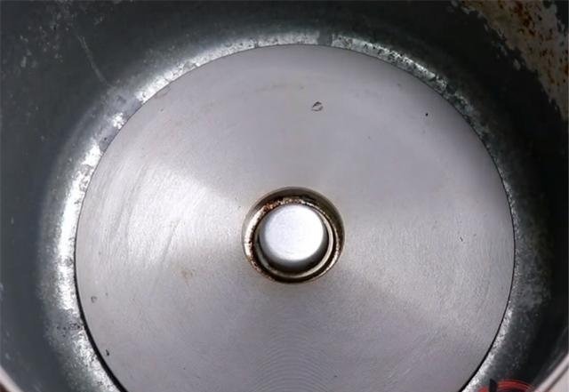 餐巾纸|电饭锅内部铺一张纸,想不到这么厉害,大多人都不懂,早学早受益