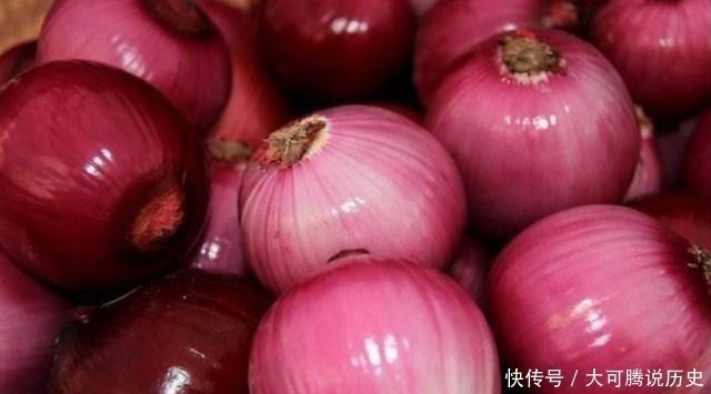 黄皮洋葱|买洋葱,紫皮白皮哪个好!老菜农说漏嘴,2种区别大,别再买错了