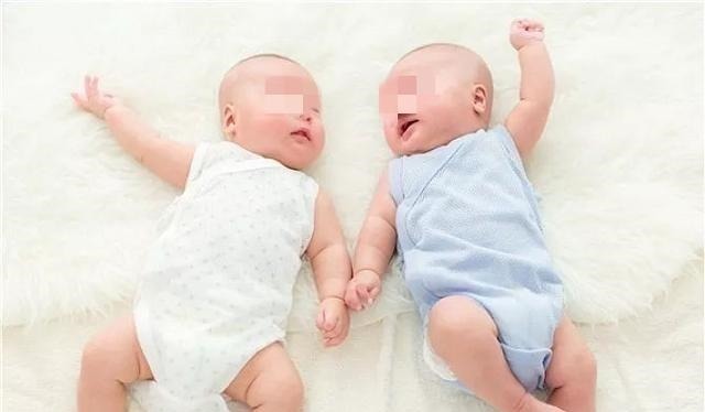 每日邮报|“最美胎记”,姐姐在胎中被弟弟吸收,变成胎记留在弟弟腿上