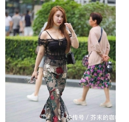 妩媚|街拍:自信高冷妩媚的妹子,造型看起来更有魅力!