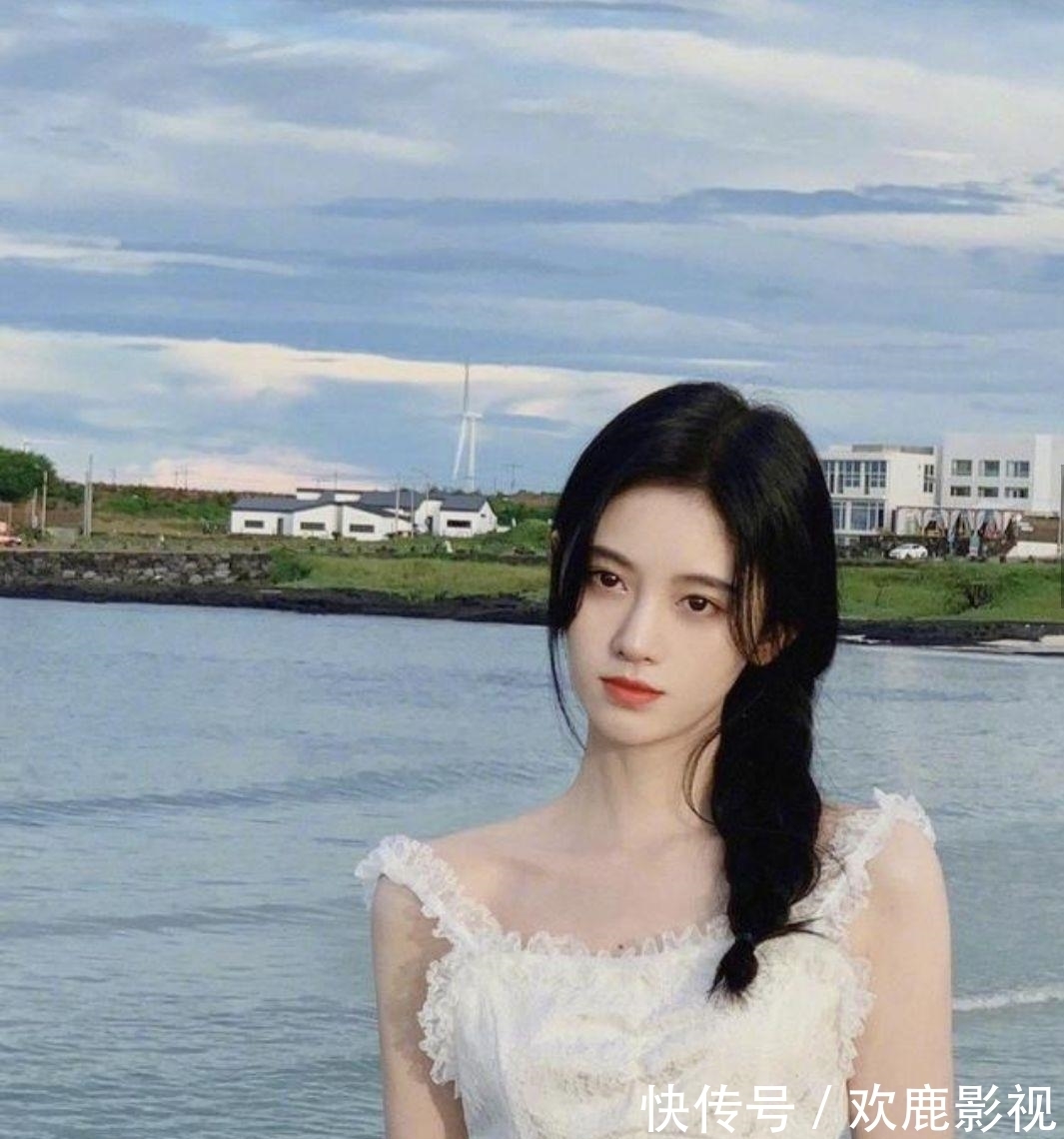 面料|徐璐穿吊带配牛仔裤,彰显青春洋气范,“漫画腰”太让人喜欢了