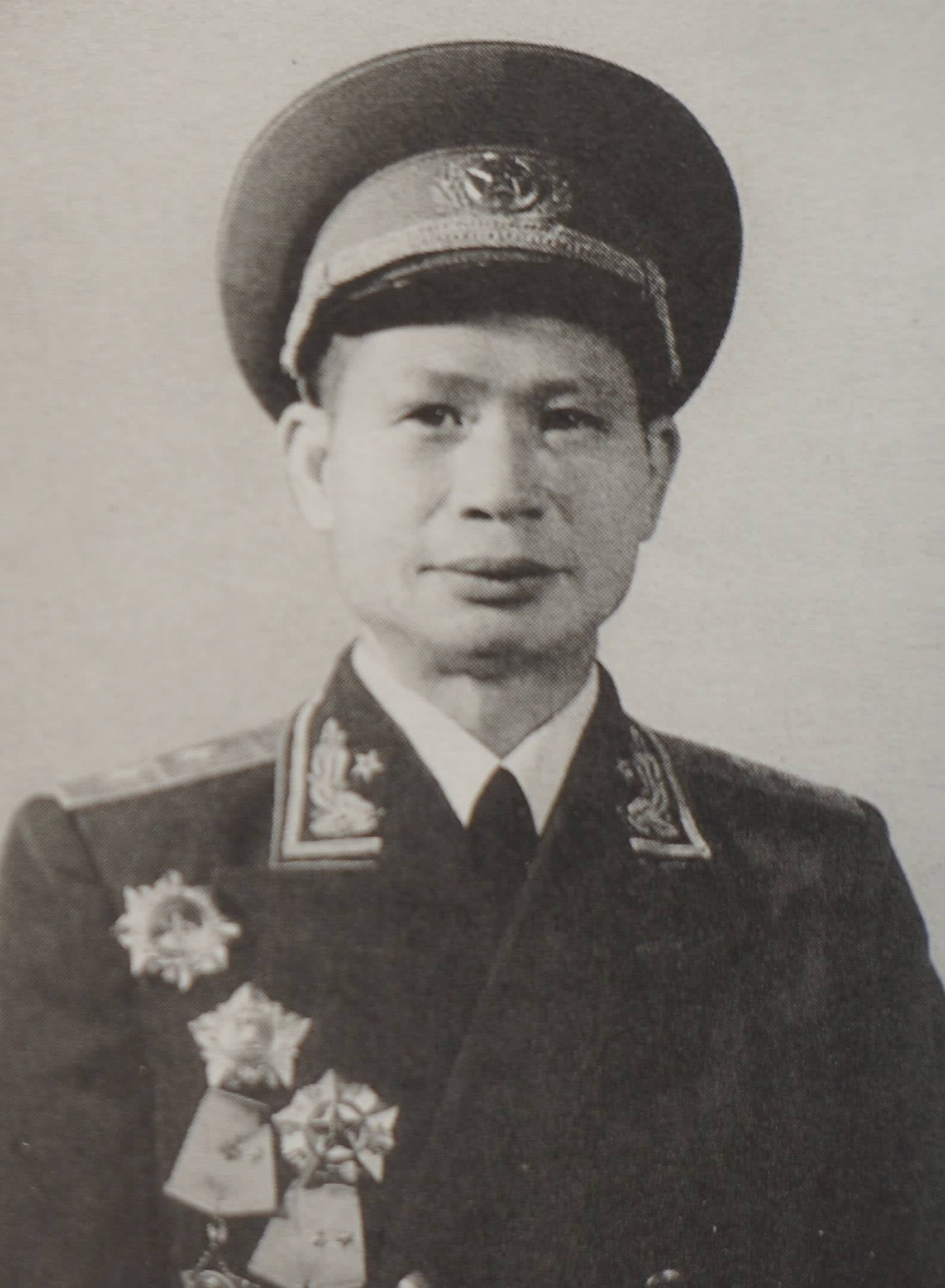 老婆|建国后,开国中将要出国打仗,他老婆说:你去,我们就离婚!