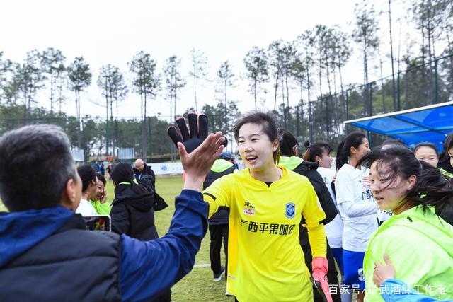 武汉体院|女乙终章广西平果呗侬半主力出阵2-1绝杀琼中女足夺冠创造历史