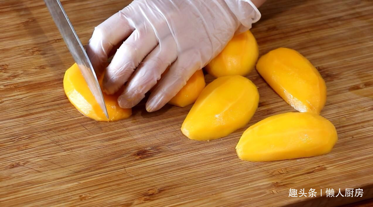 不用烤箱,教你做慕斯蛋糕,口感细腻丝滑,入口即化,好吃不上火