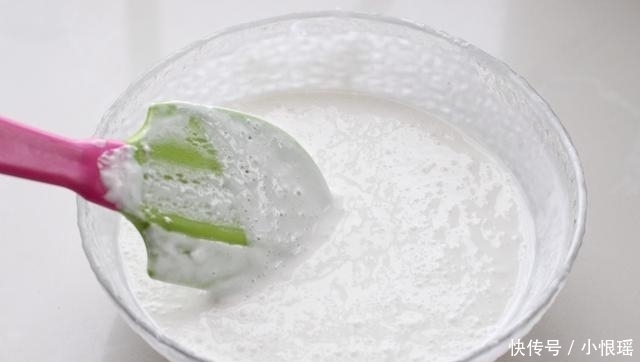 无需揉面的米发糕,搅一搅、蒸一蒸,香甜Q弹有嚼劲,比馒头简单